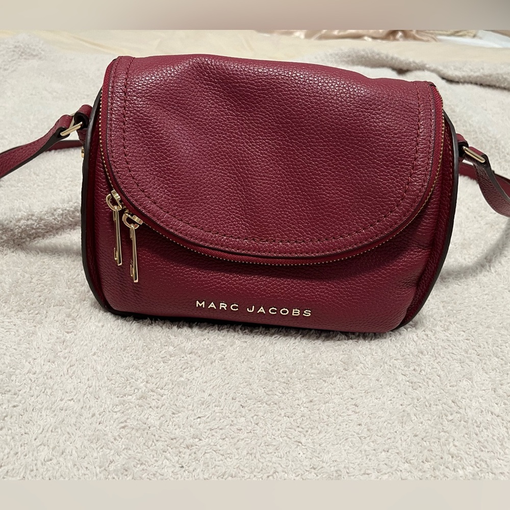 Marc Jacobs cross body purse